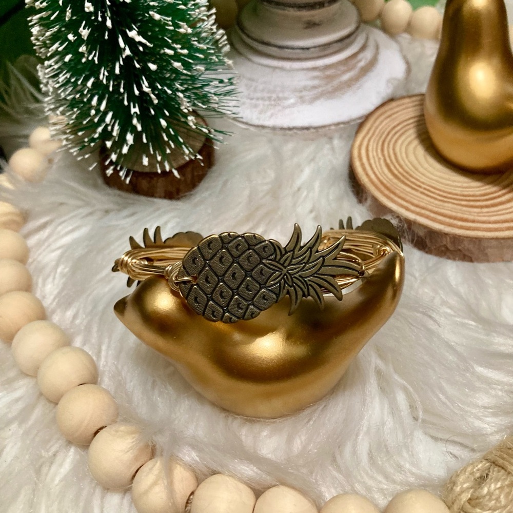 🍍Gold tone wire wrapped Pineapple bangle bracelet - Picture 7 of 8